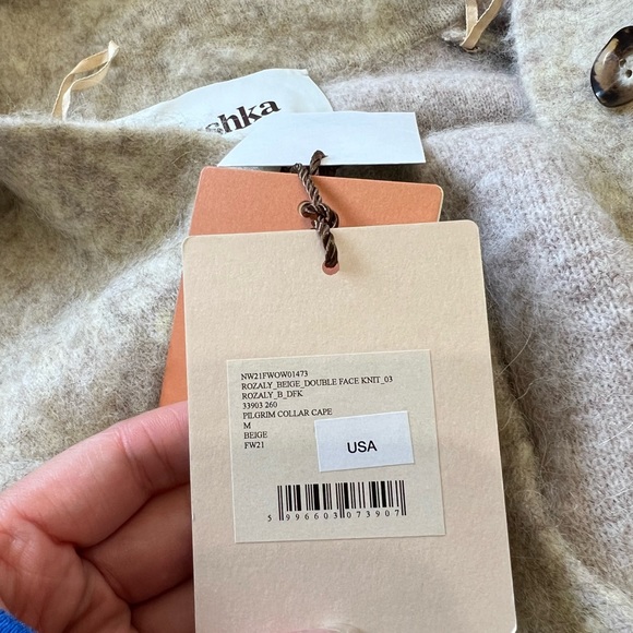 FINAL. NWT Nanushka Cape - Picture 9 of 9